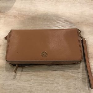 Tory Burch Robinson Wallet tan